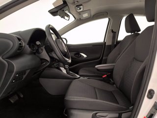 TOYOTA Yaris 1.5h active