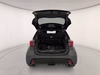 TOYOTA Yaris 1.5h 130 gr sport