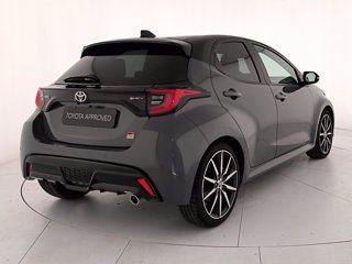 TOYOTA Yaris 1.5h 130 gr sport