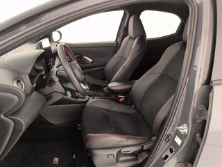 TOYOTA Yaris 1.5h 130 gr sport